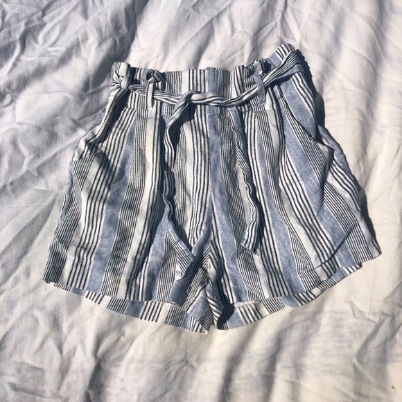 Striped shory with belt - Picture 4 of 4